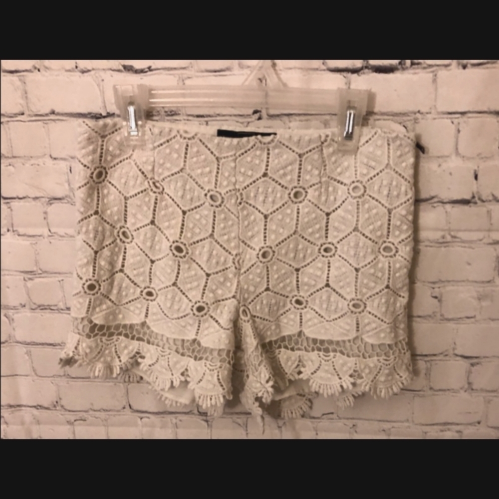 EUC Dolce Vita ivory solid shorts - Size 0 - Picture 4 of 6